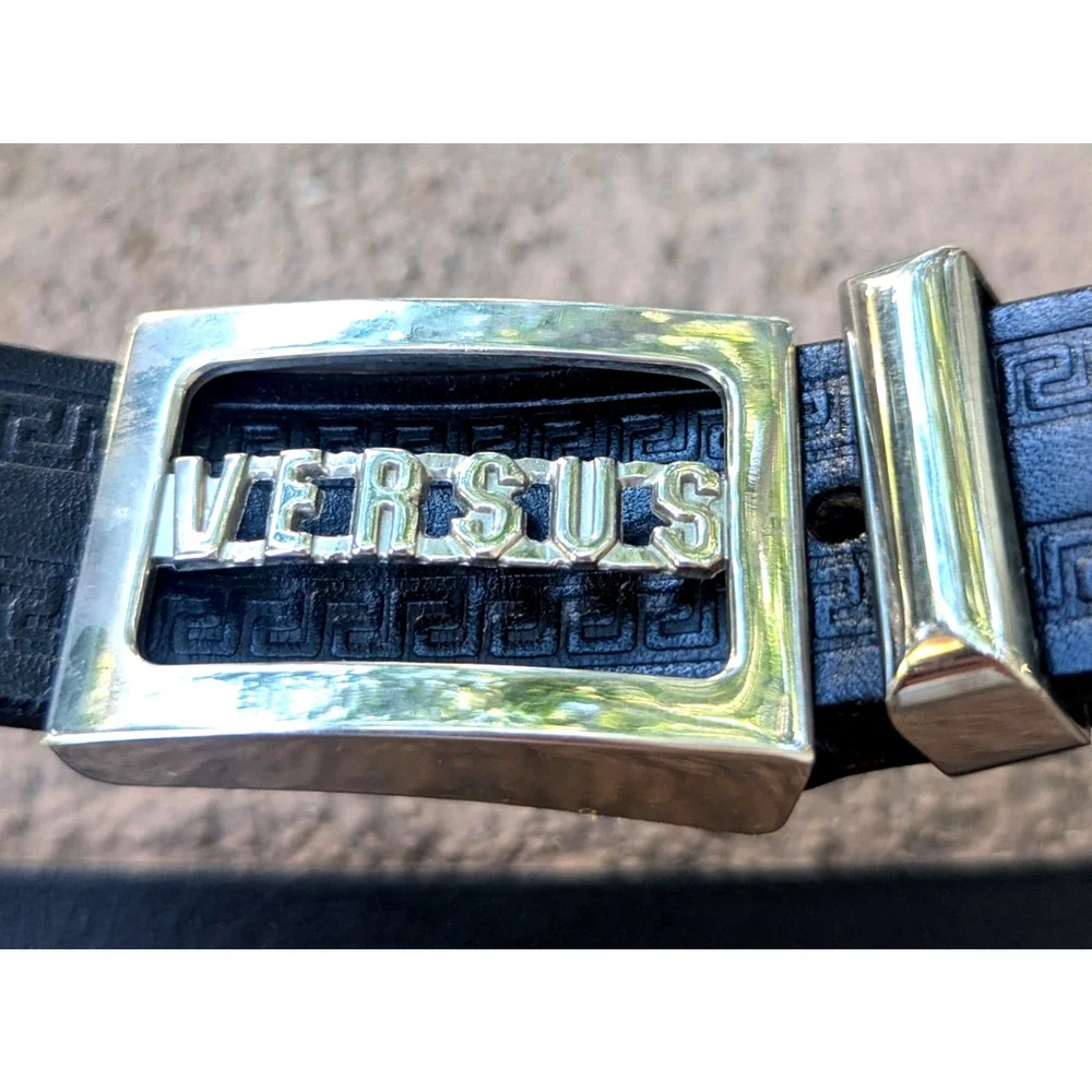 GIANNI VERSACE 90's Silver Buckle Versus Belt Black Leather Size 31 32 33 34 35
